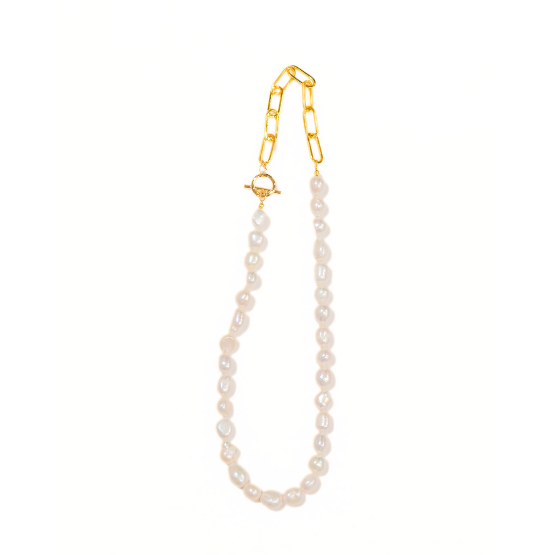 A pearl and gold-colored paperclip chain necklace with a toggle clasp