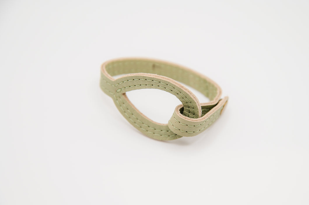 Rethreaded_leather_bracelet_palmetto