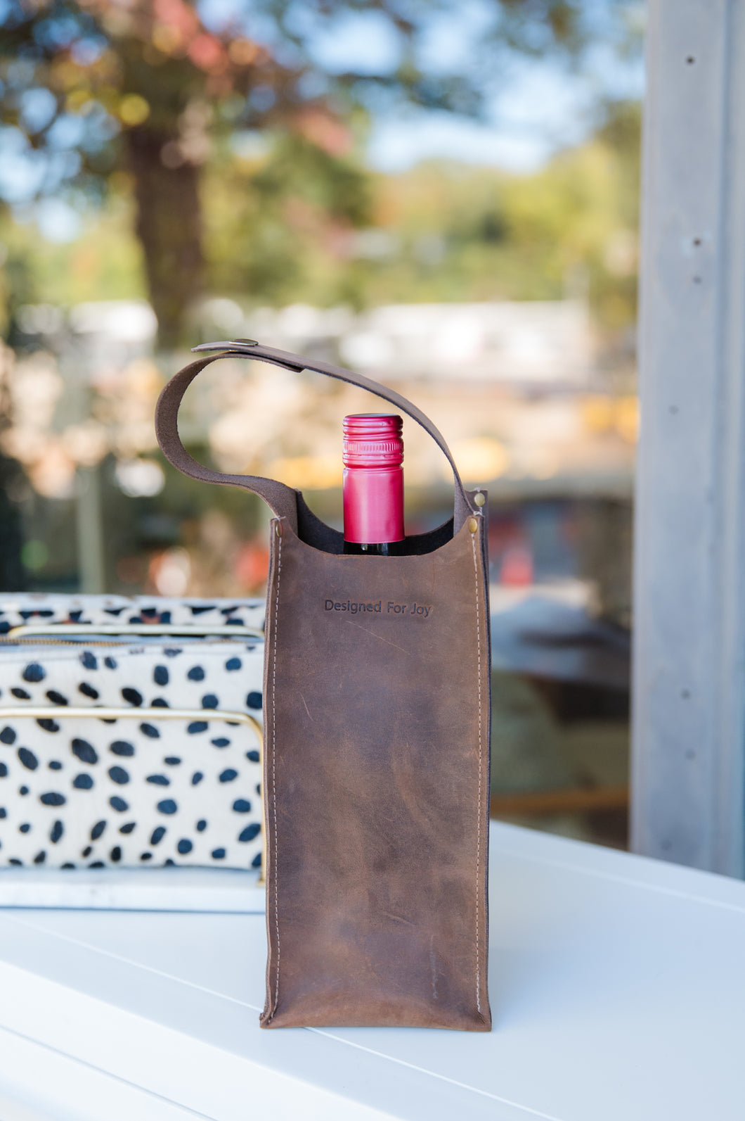 Wine bag in brown leather carries single bottle